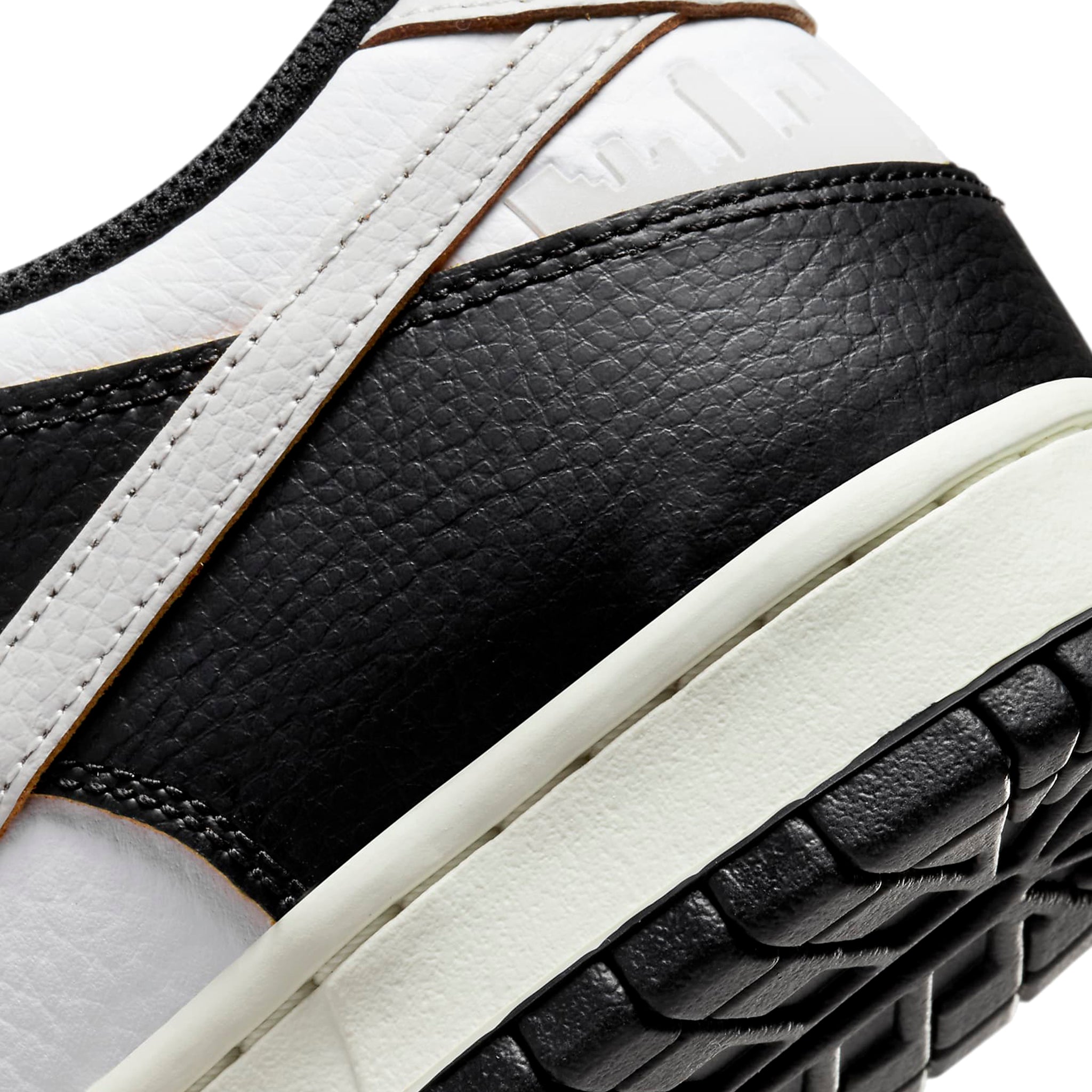 Back view of Nike x HUF SB Dunk Low San Francisco FD8775-001